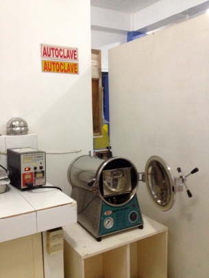 The autoclave where we sterilize the instruments.